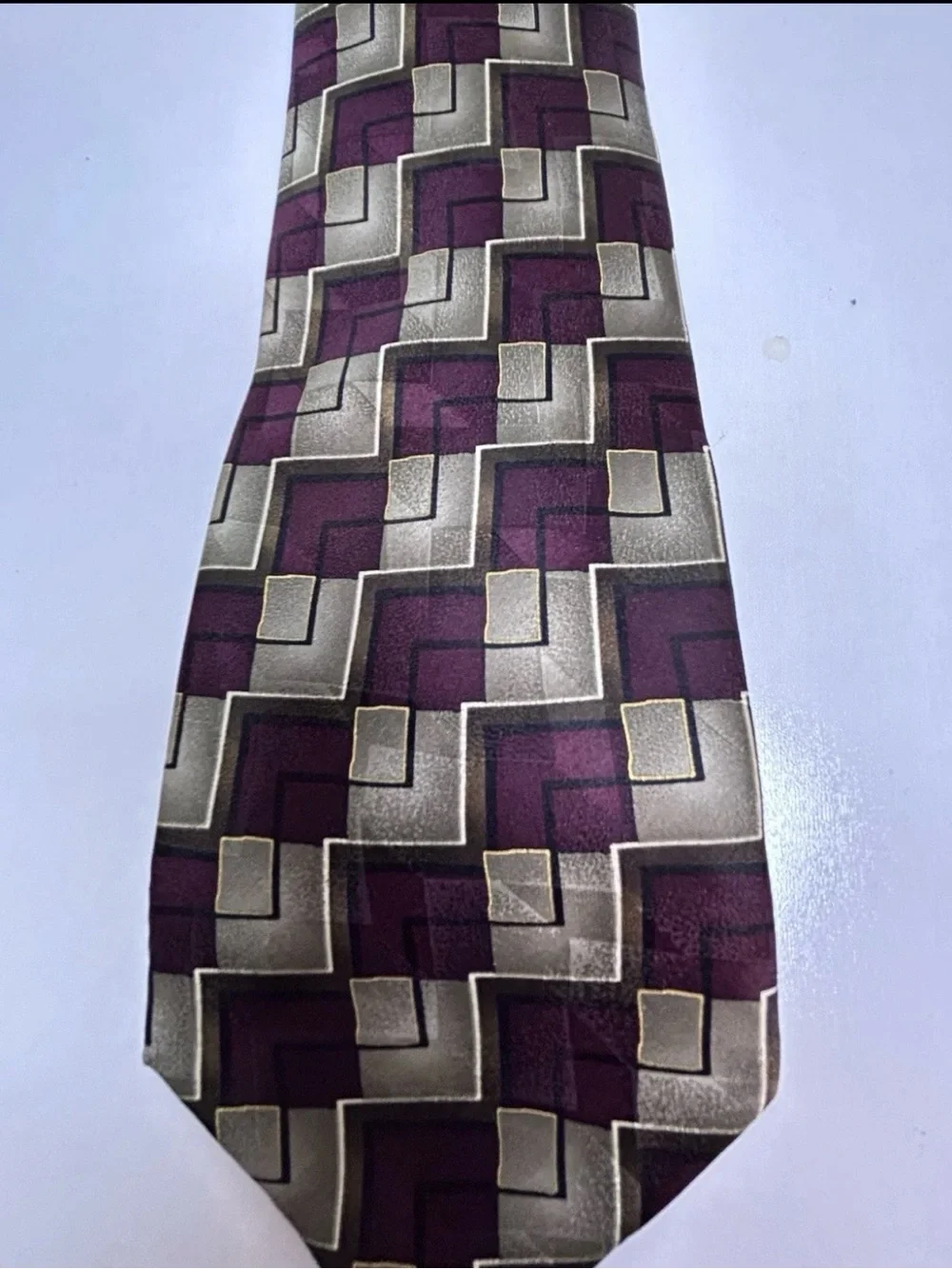 Men’s 100% Silk Hand Sewn Geometric Necktie Purple Gray Classic 3.25” Via Europa